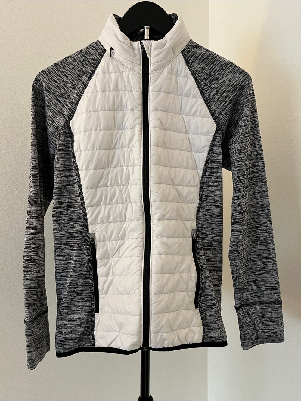 ♡ Eddie Bauer Women’s Primaloft Hybrid Jacket | Hidden Hood | White + Gray | M